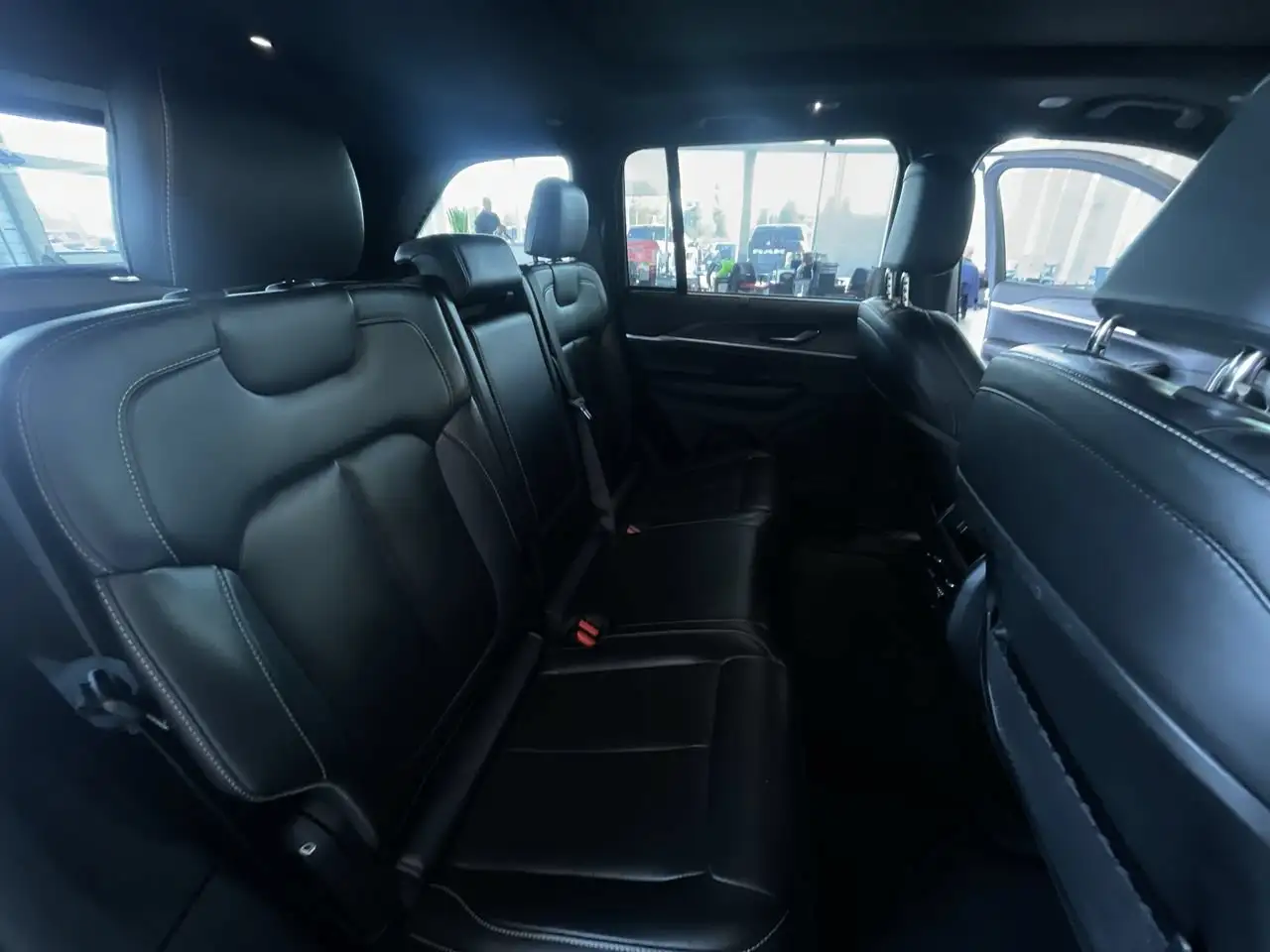 Jeep Grand Cherokee - Image 38