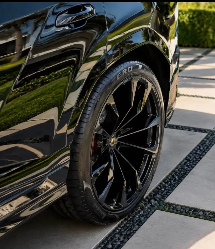 Lamborghini Urus - Image 5