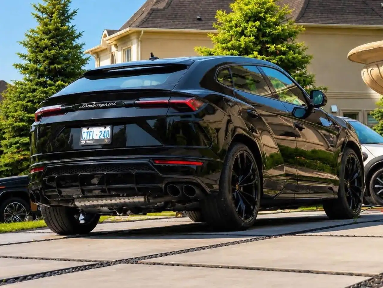 Lamborghini Urus - Image 4