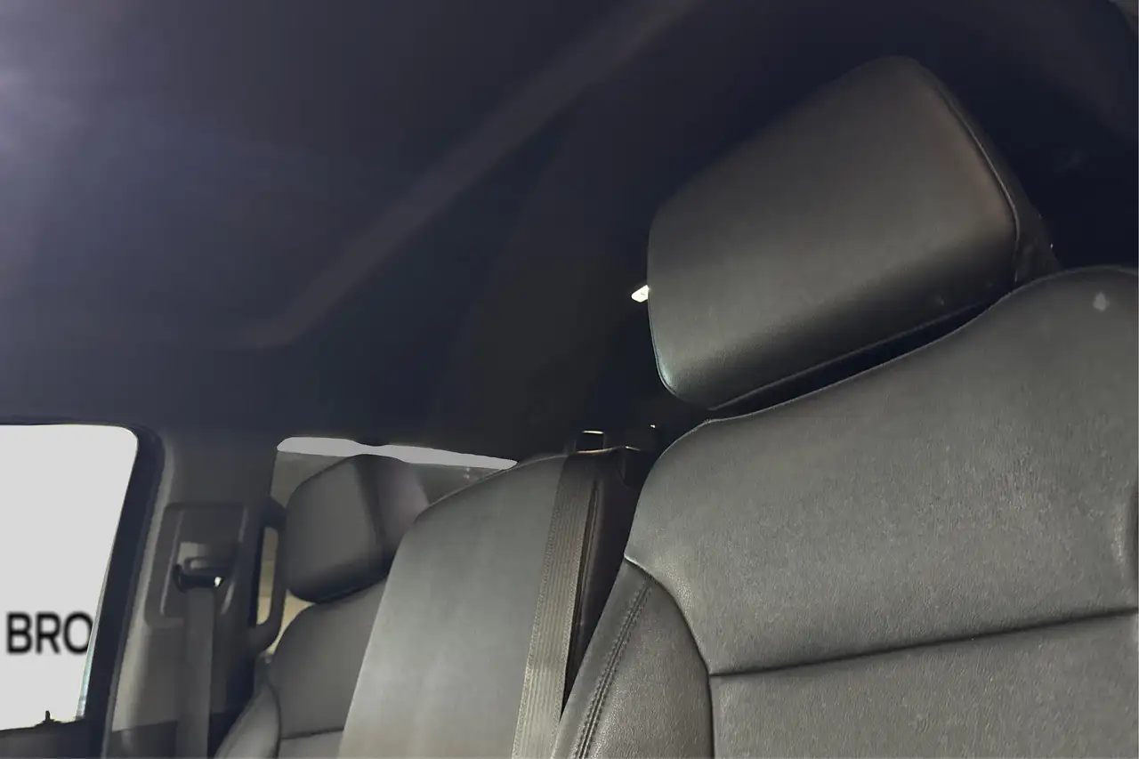 Chevrolet Silverado 1500 - Image 22