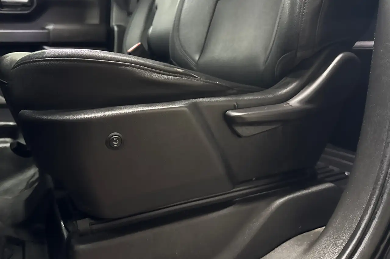Chevrolet Silverado 1500 - Image 30