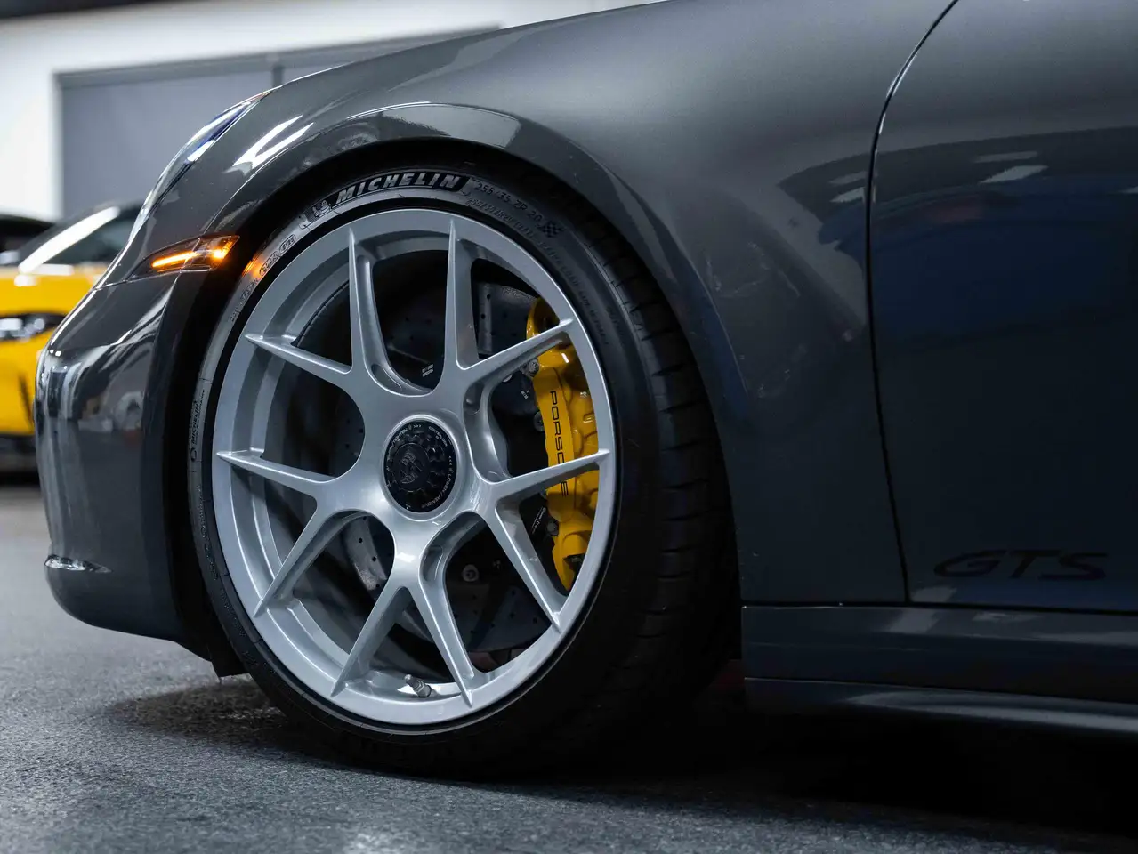 Porsche 911 - Image 10