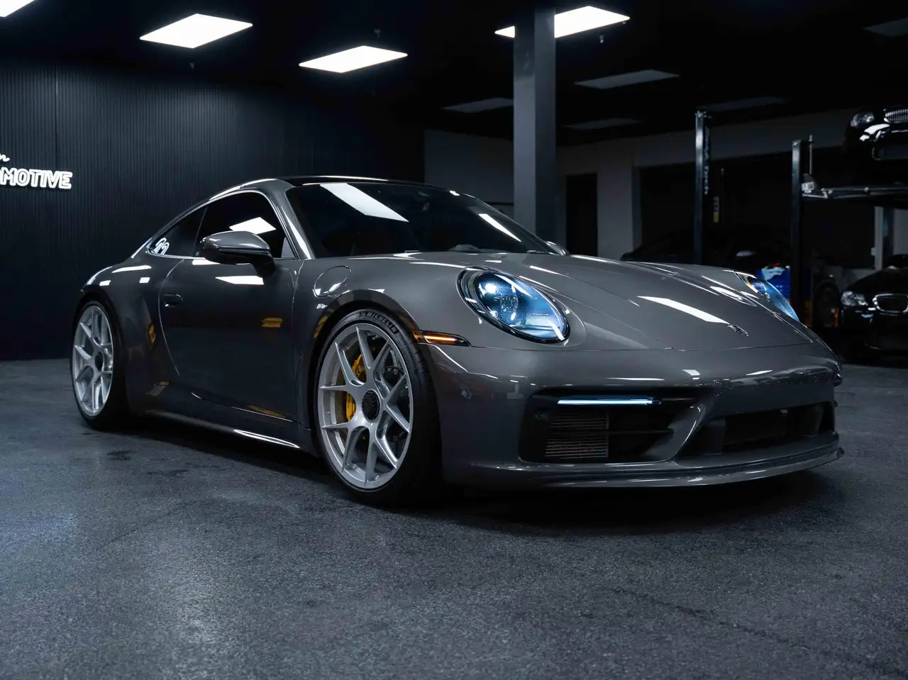 Porsche 911 - Image 6