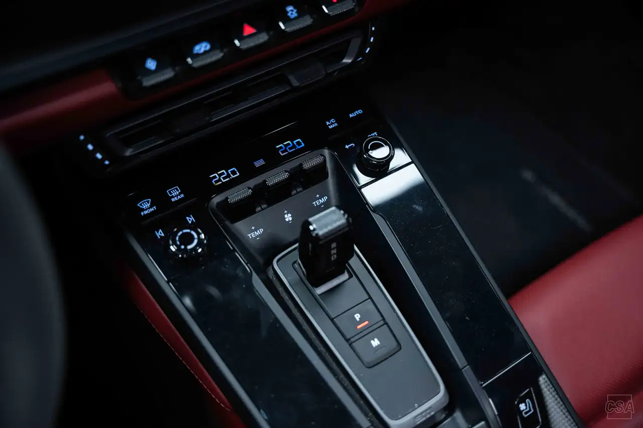 Porsche 911 - Image 23