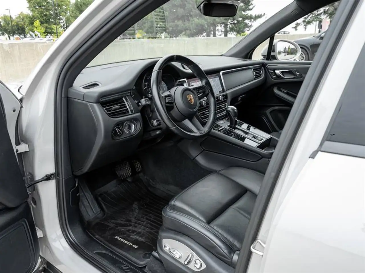 Porsche Macan - Image 15