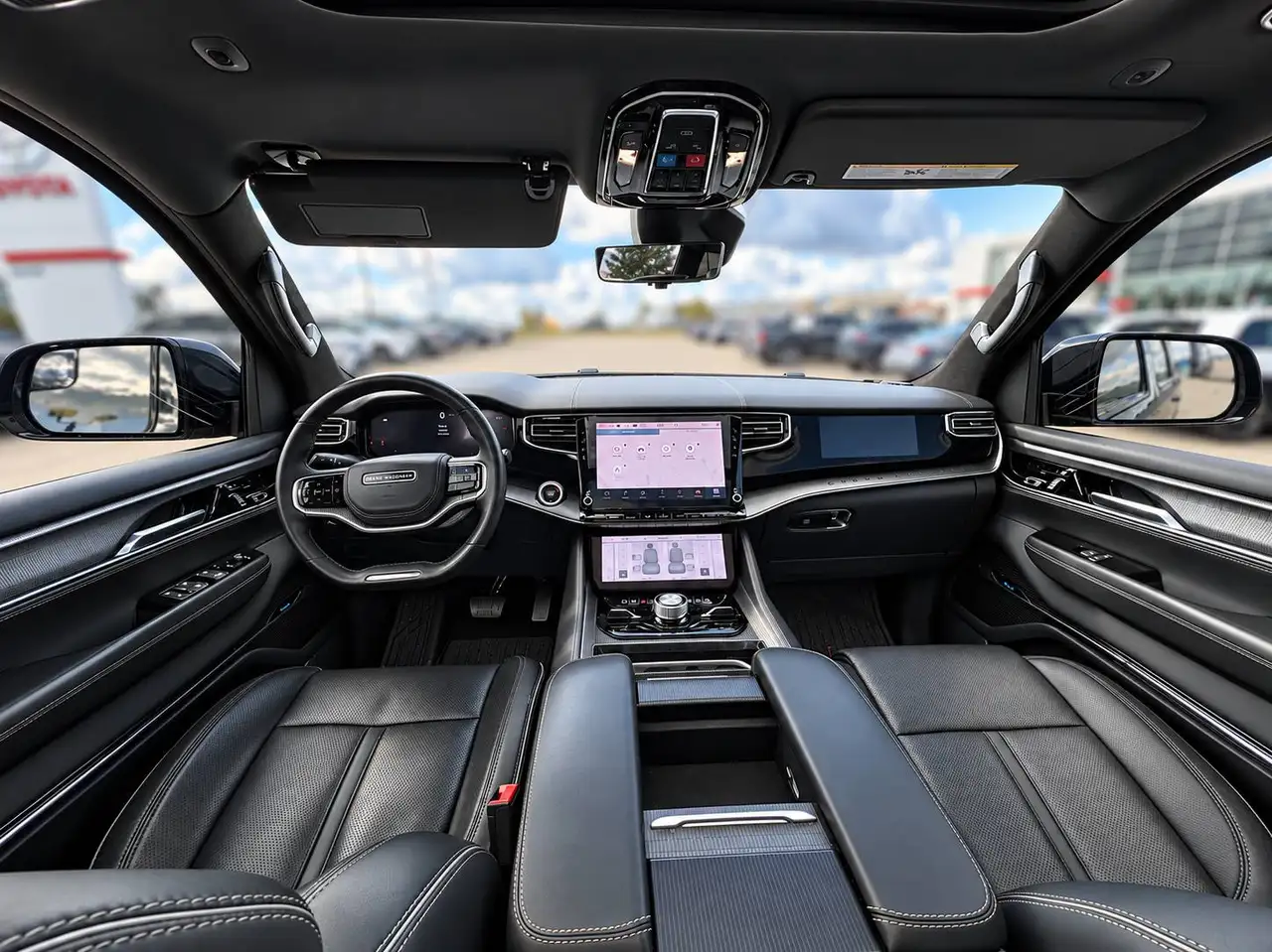 Jeep Grand Wagoneer - Image 31