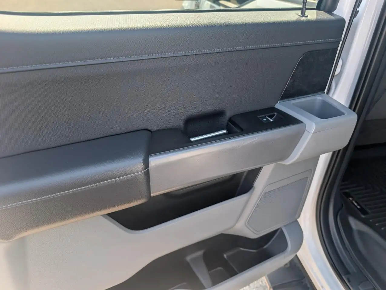 Ford F-150 - Image 18