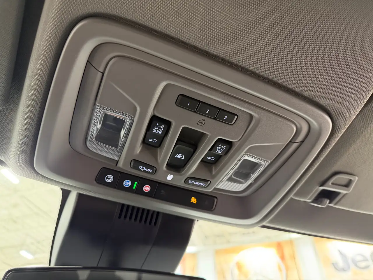 Chevrolet Silverado 1500 - Image 24