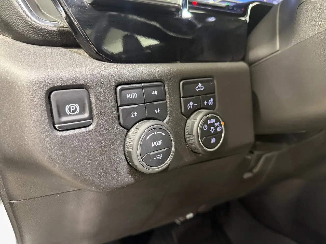 Chevrolet Silverado 1500 - Image 16