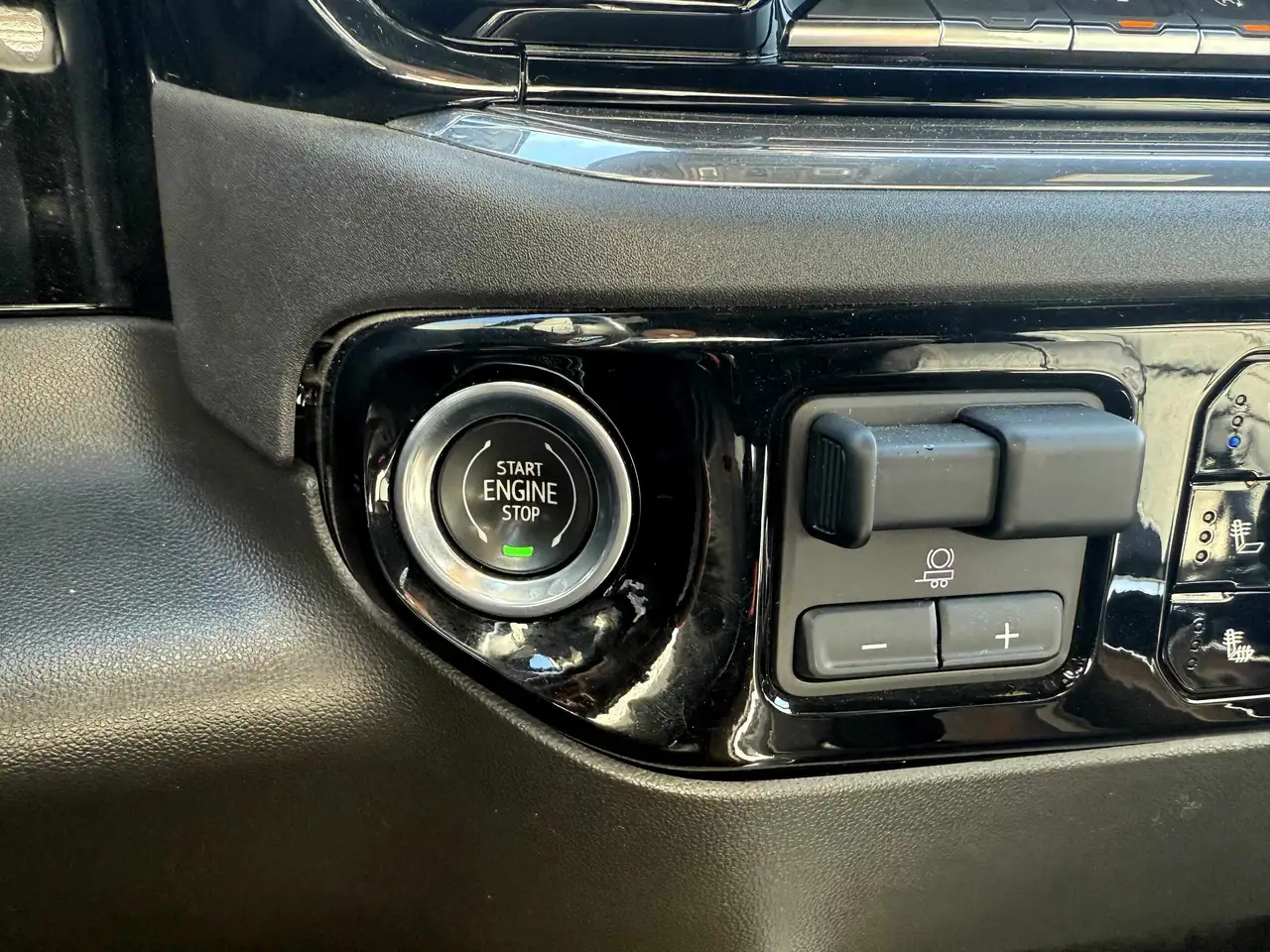 Chevrolet Silverado 1500 - Image 25