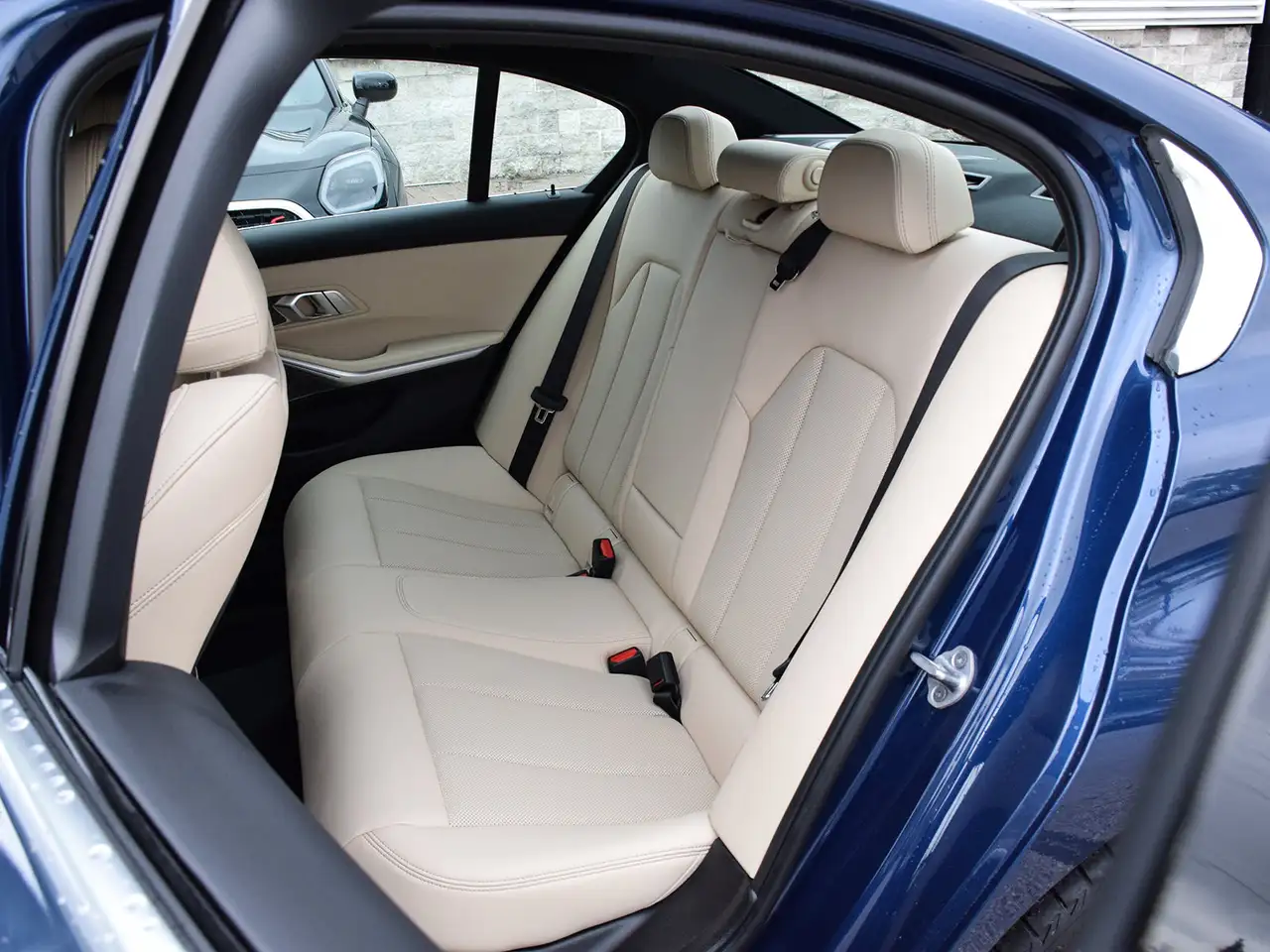 BMW 3 Series - Image 16