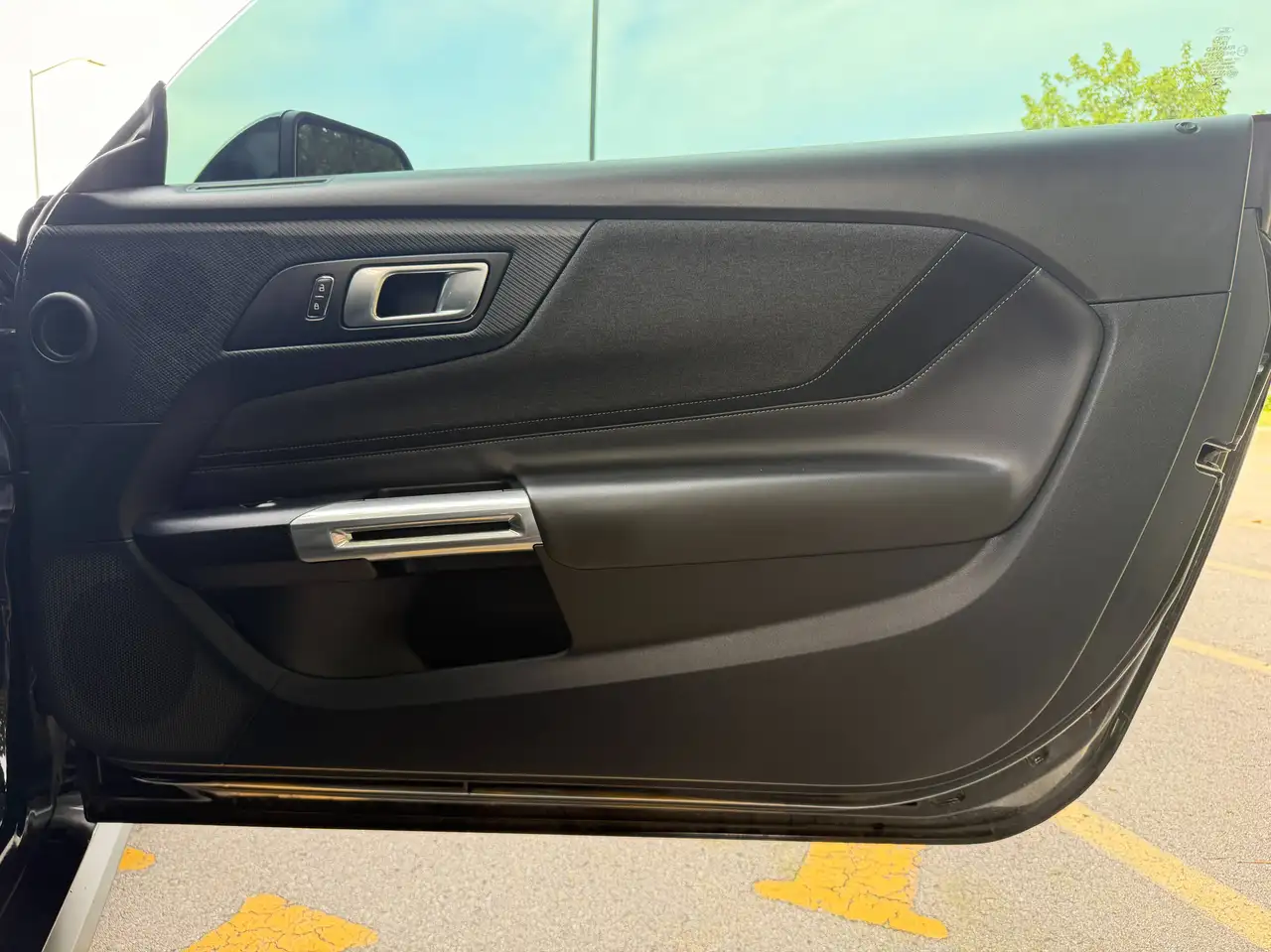 Ford Mustang - Image 18