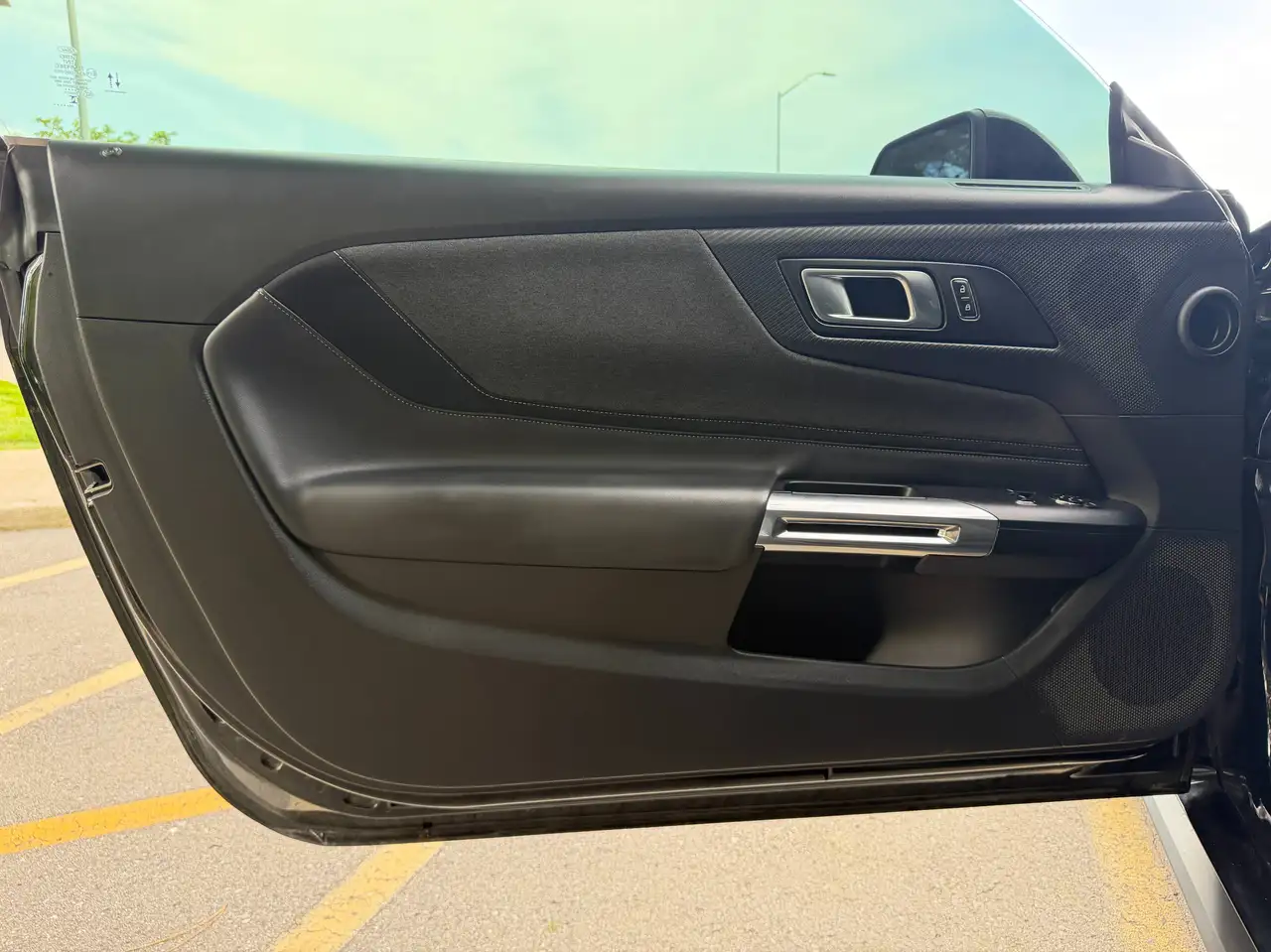 Ford Mustang - Image 19