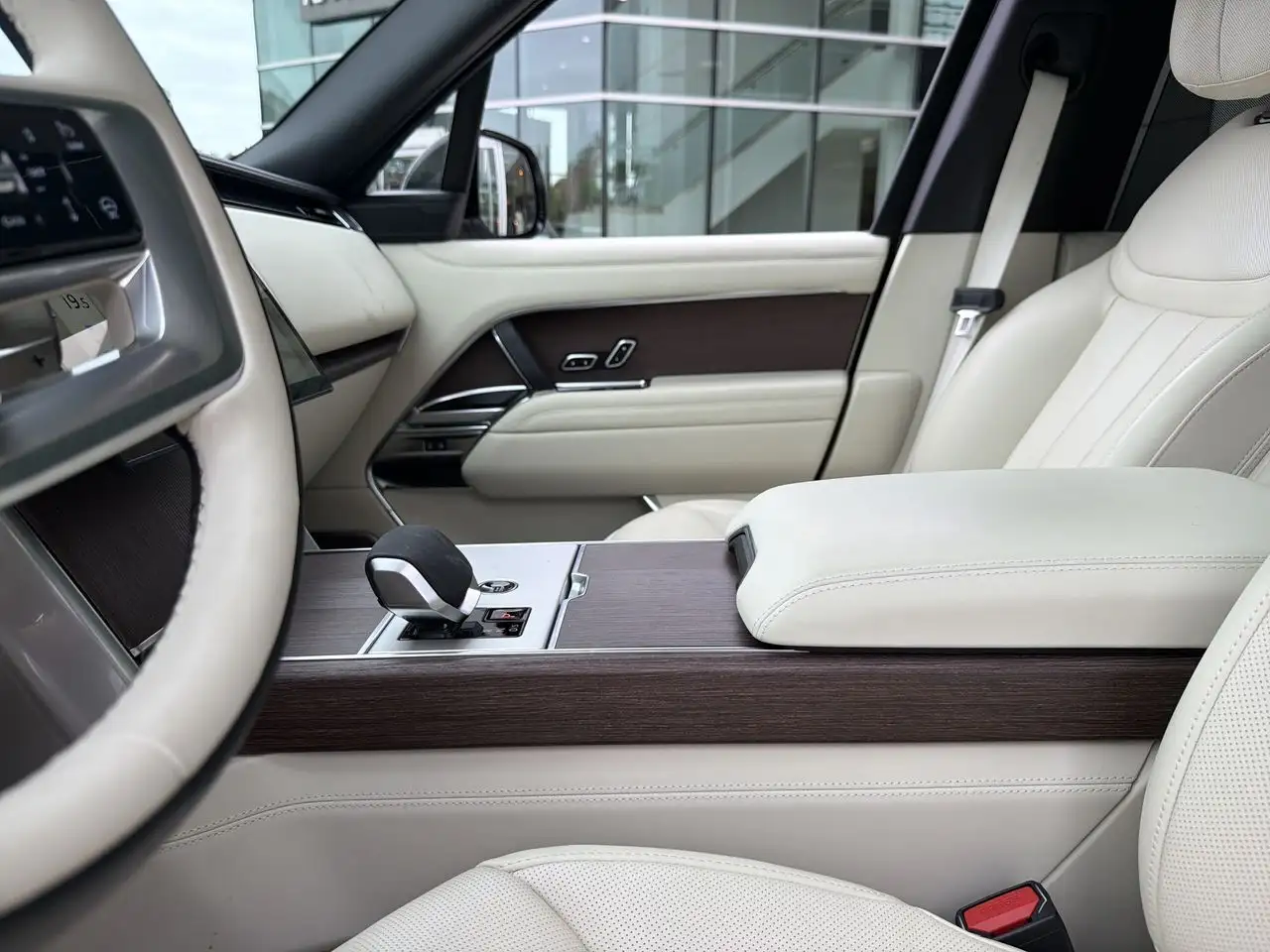 Land Rover Range Rover - Image 18