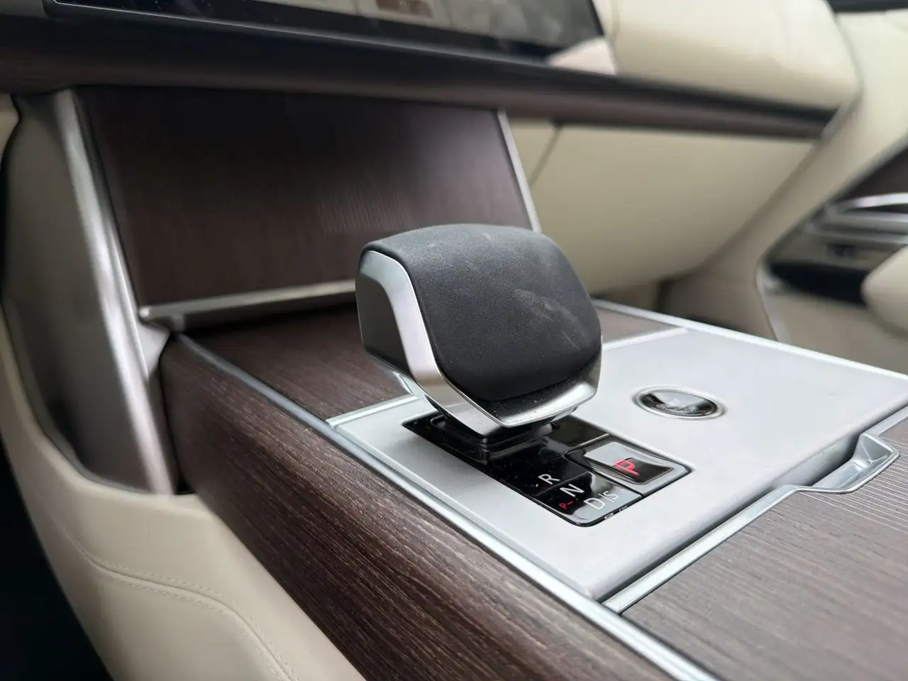 Land Rover Range Rover - Image 17