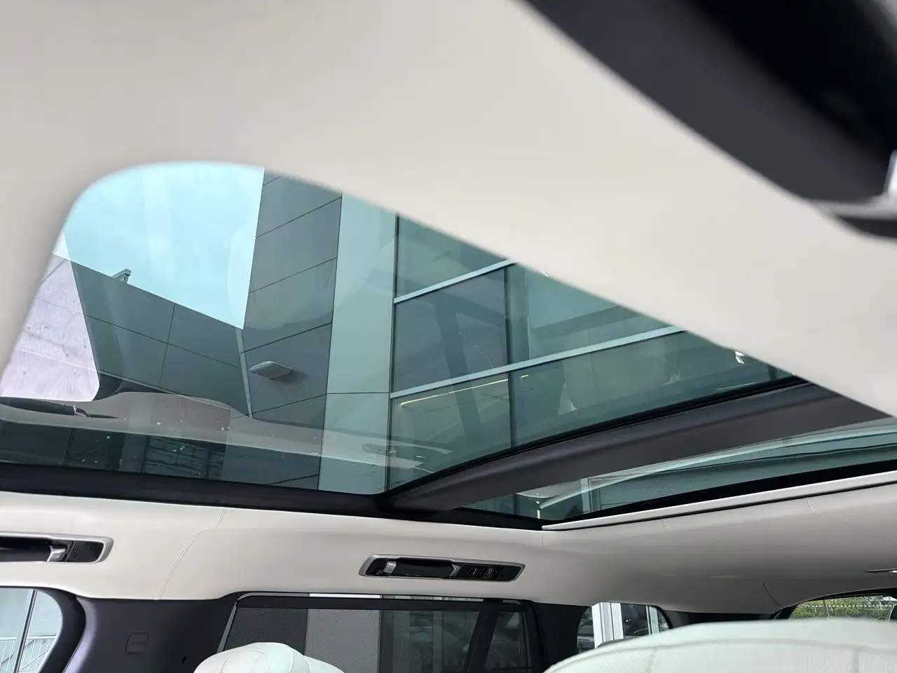 Land Rover Range Rover - Image 19