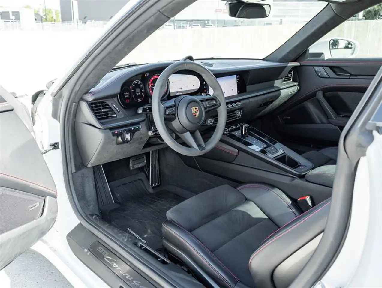 Porsche 911 - Image 21