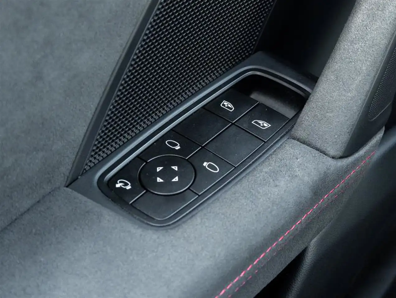 Porsche 911 - Image 29