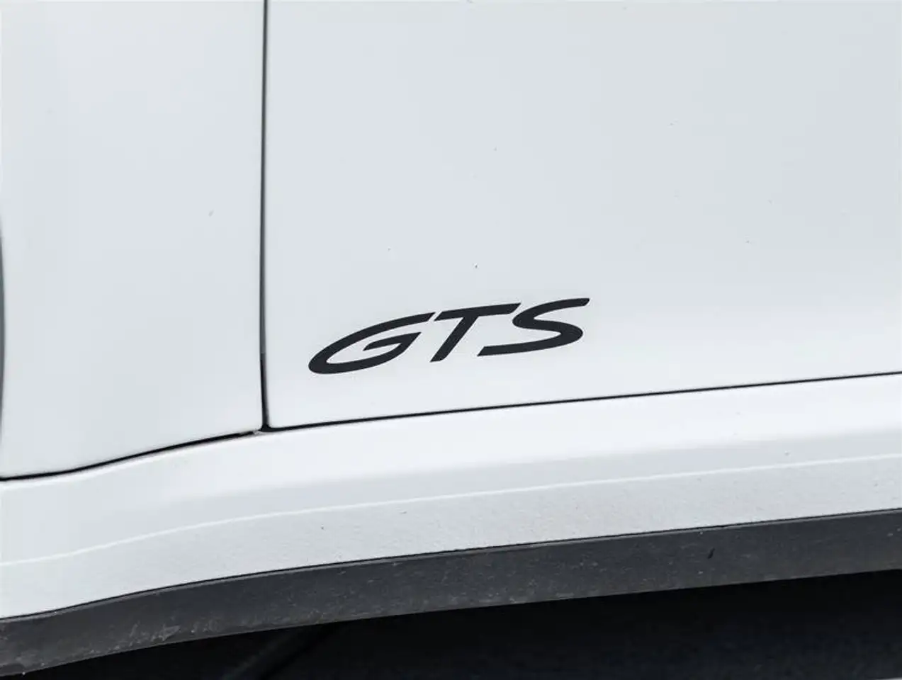 Porsche 911 - Image 19