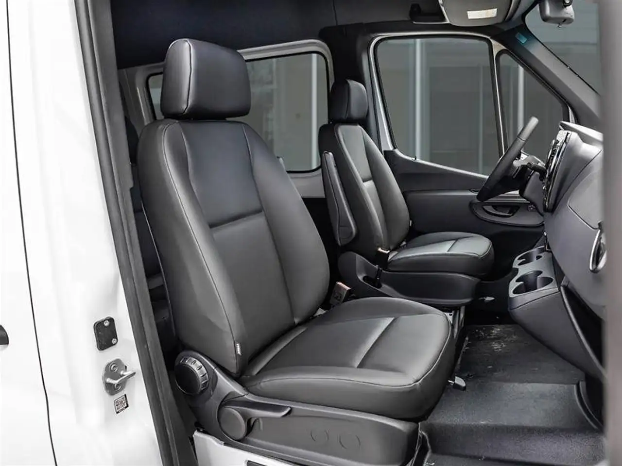 Mercedes-Benz Sprinter - Image 8