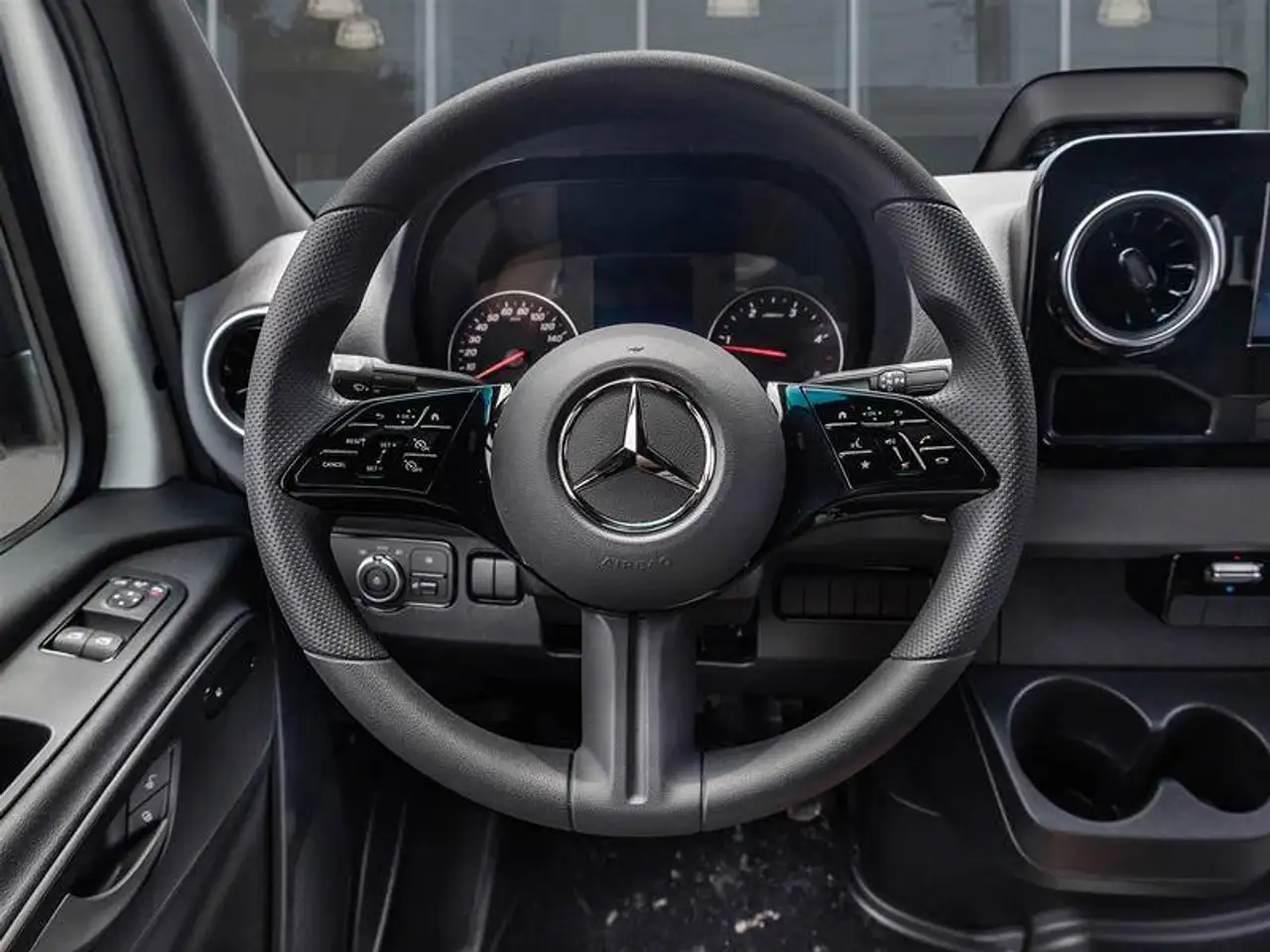 Mercedes-Benz Sprinter - Image 10