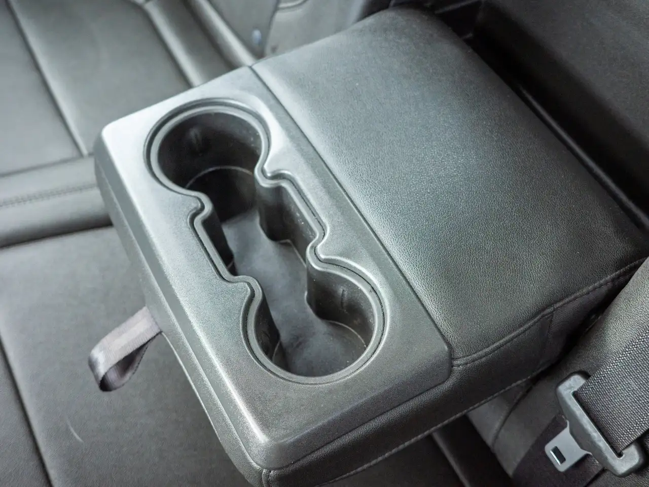 Chevrolet Silverado 1500 - Image 46