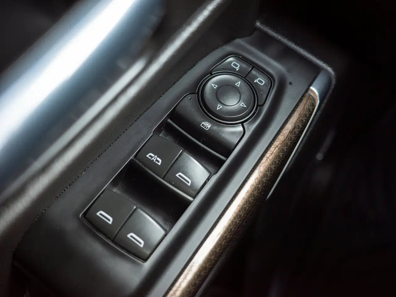 Chevrolet Silverado 1500 - Image 32