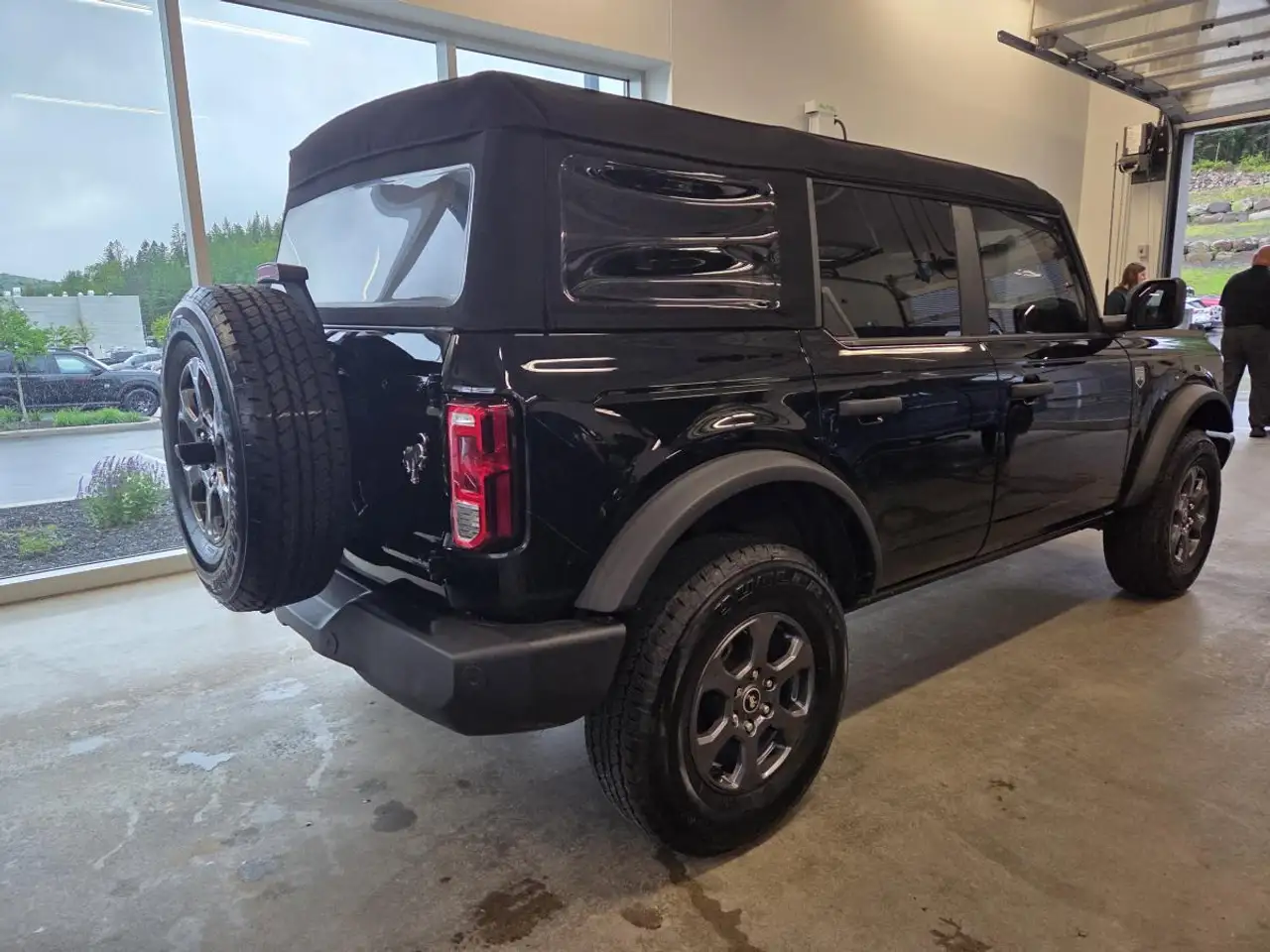 Ford Bronco - Image 6
