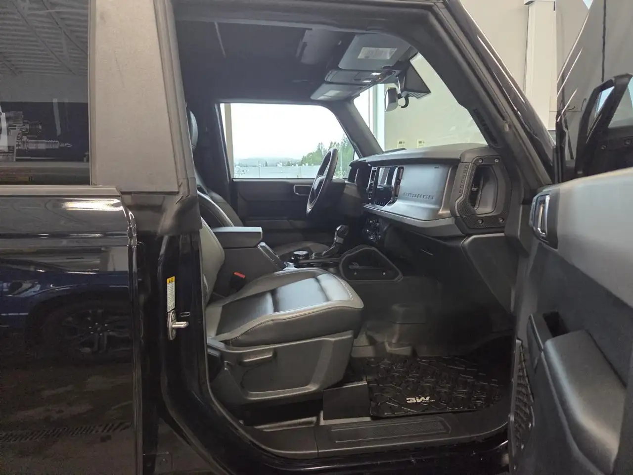 Ford Bronco - Image 17
