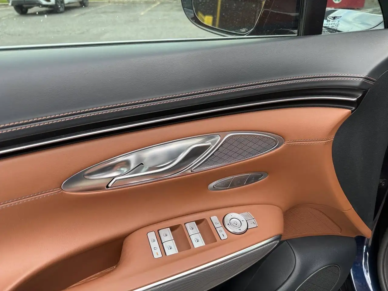 Genesis GV70 - Image 11