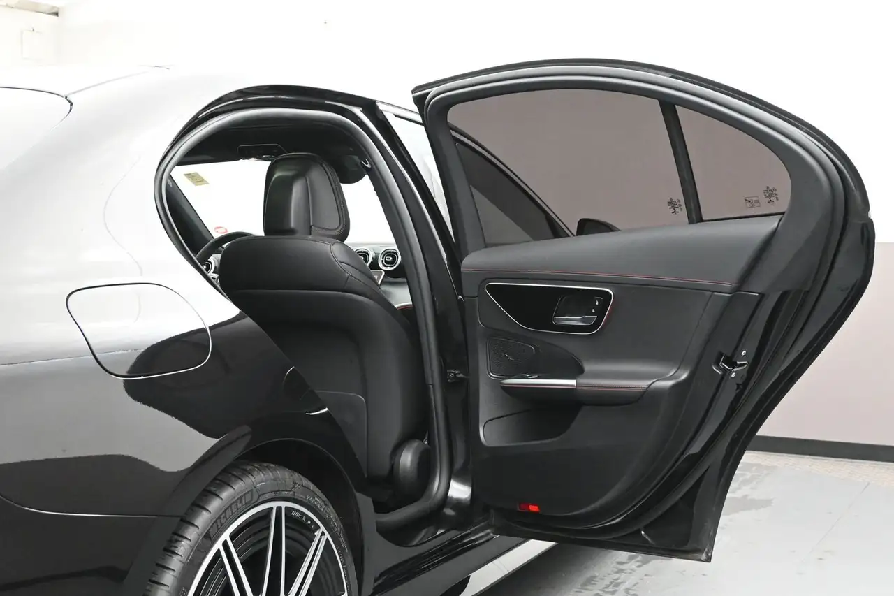 Mercedes-Benz C-Class - Image 29
