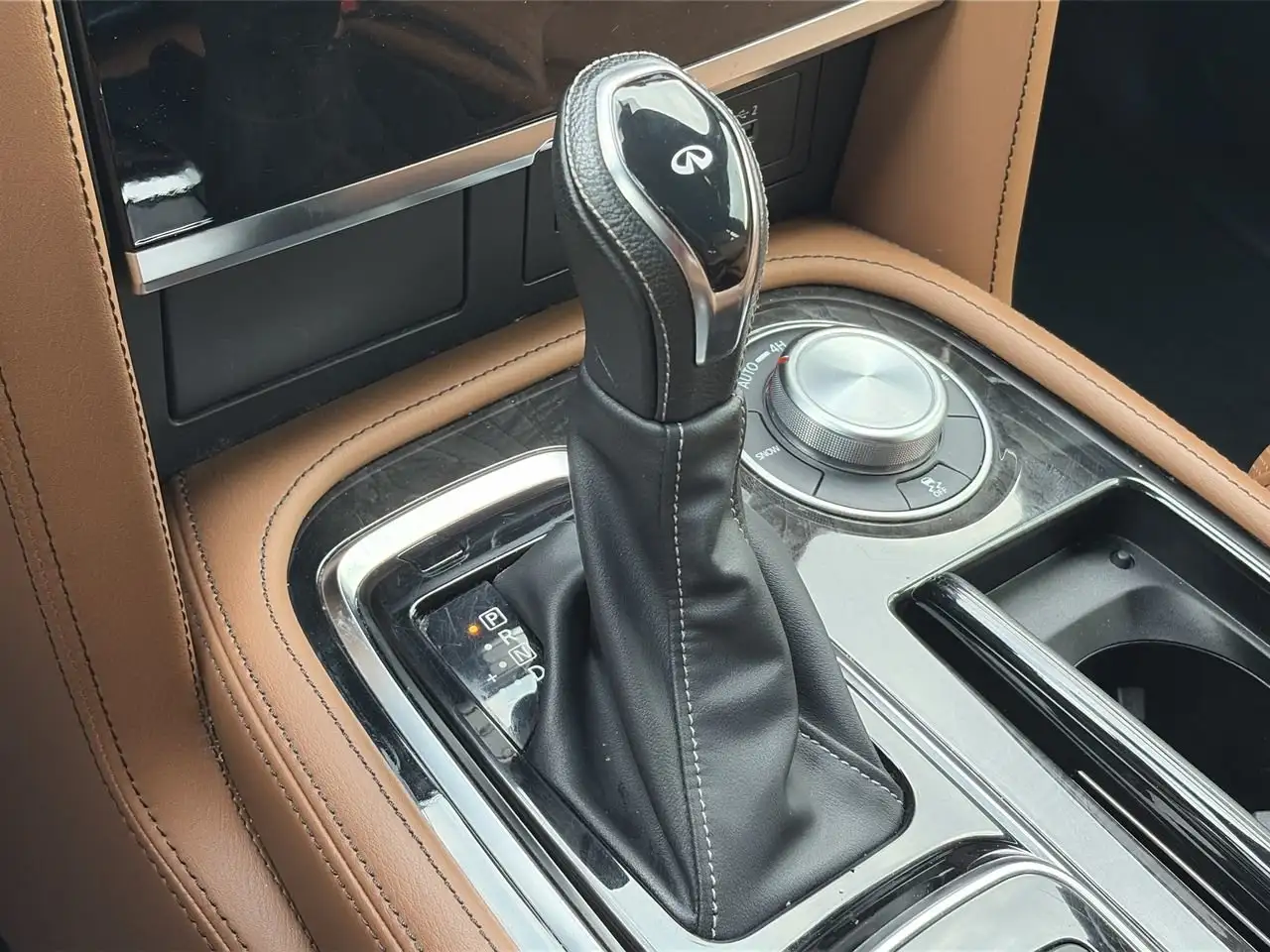 Infiniti QX80 - Image 28
