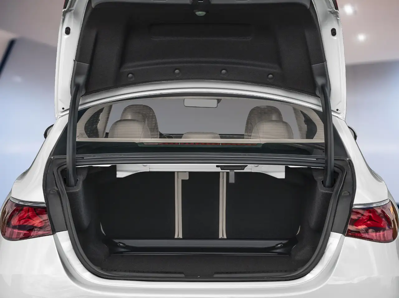 Mercedes-Benz E-Class - Image 7