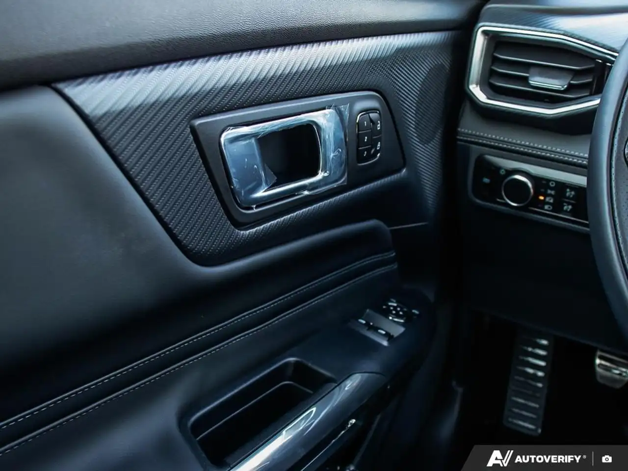 Ford Mustang - Image 17