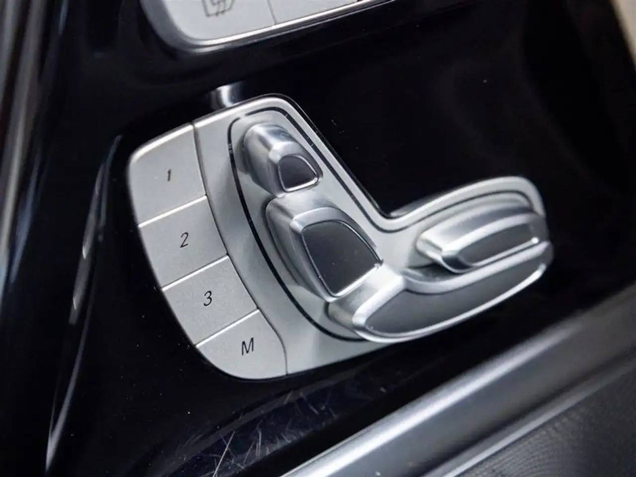 Mercedes-Benz G-Class - Image 25