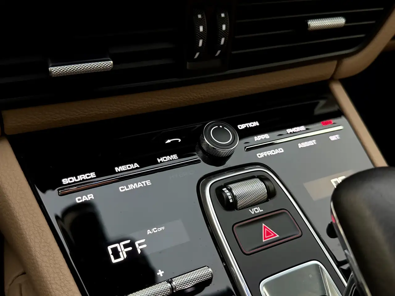 Porsche Cayenne - Image 29