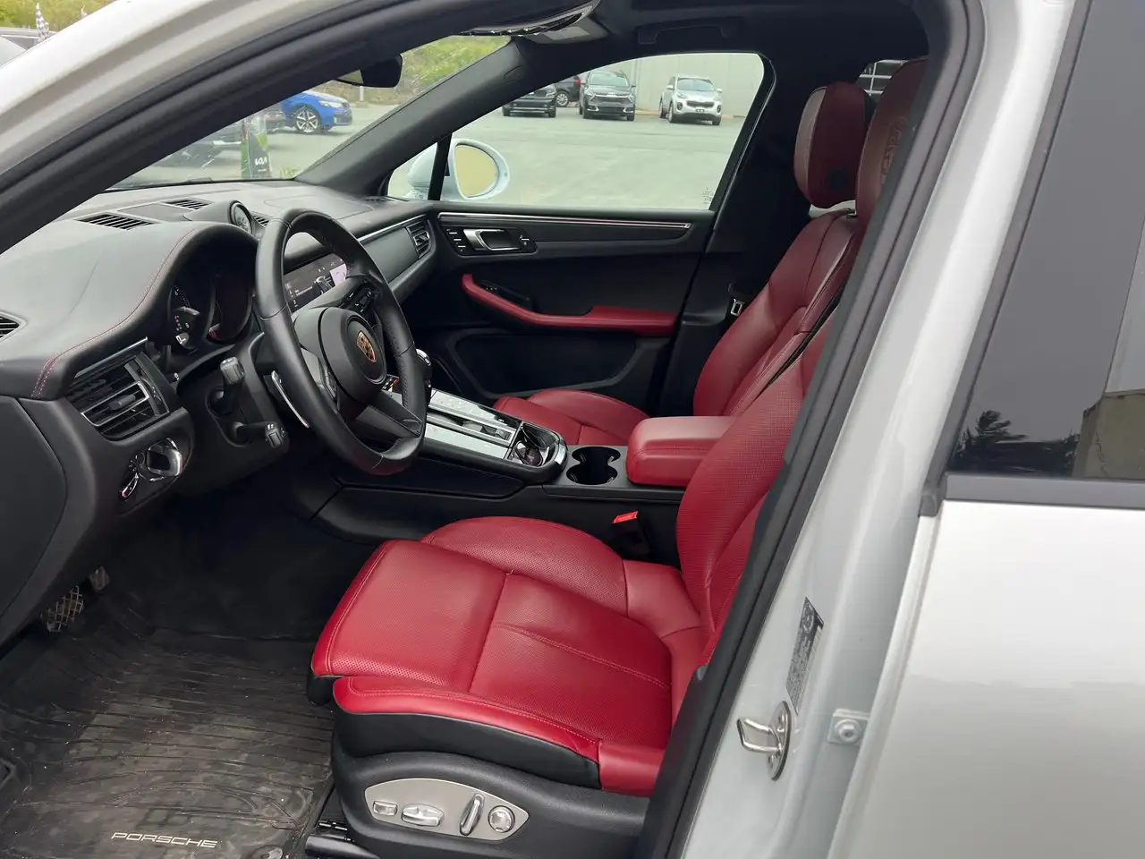 Porsche Macan - Image 18