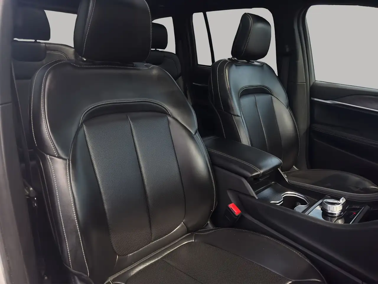 Jeep Grand Cherokee - Image 19