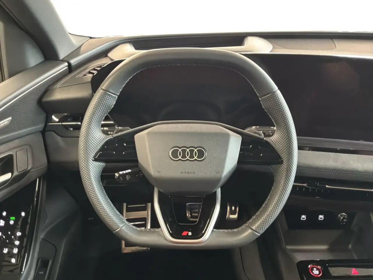 Audi SQ6 e-tron - Image 21