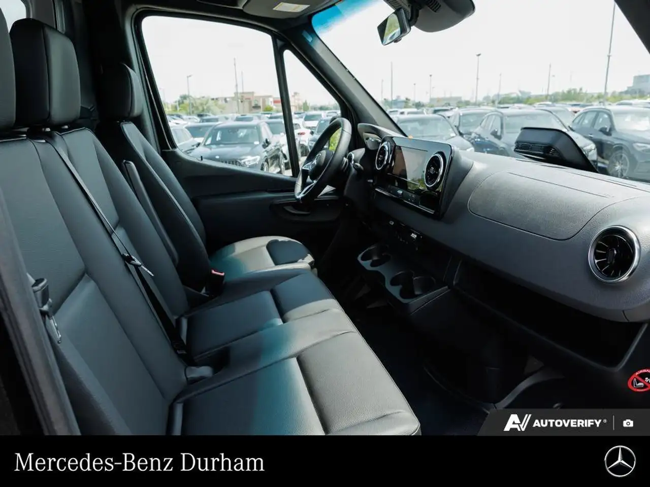 Mercedes-Benz Sprinter - Image 25