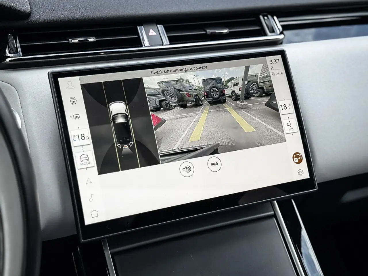 Land Rover Range Rover Velar - Image 24