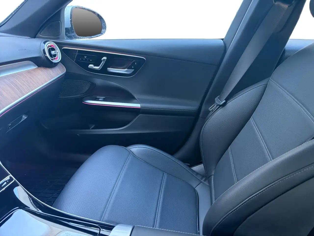 Mercedes-Benz C-Class - Image 18