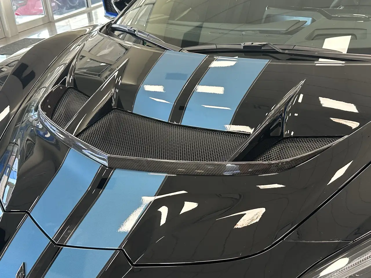 Chevrolet Corvette - Image 13