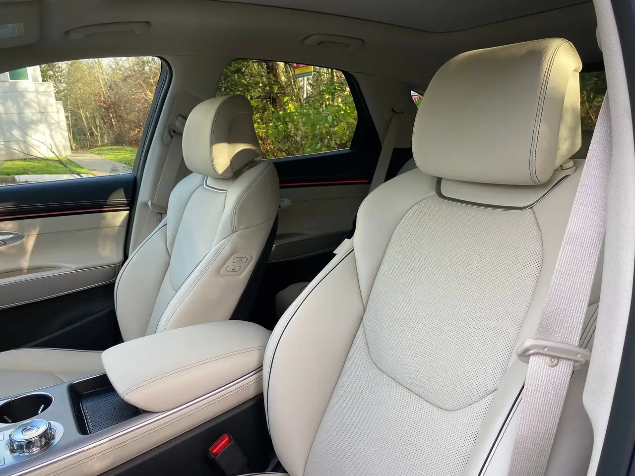 Genesis GV70 - Image 12