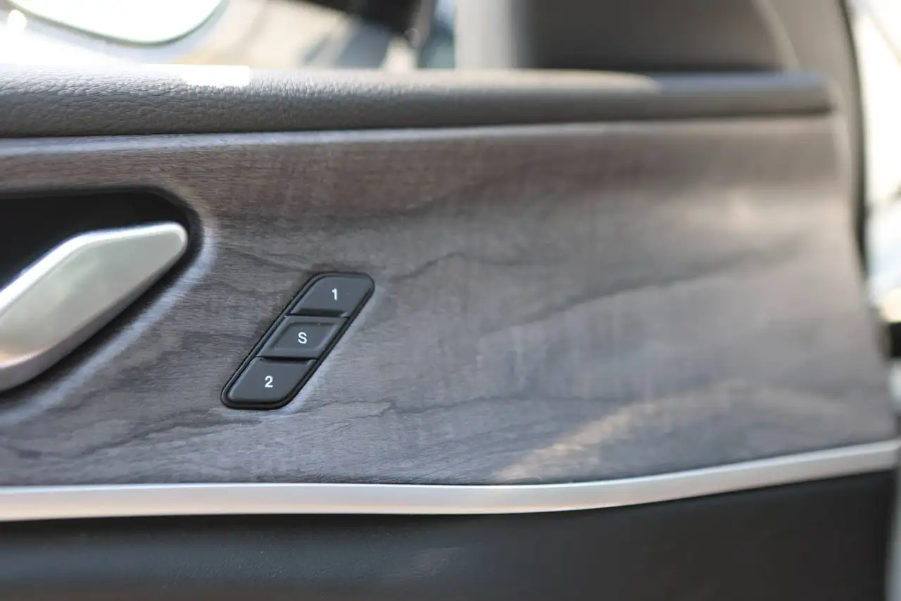 Jeep Grand Cherokee - Image 29