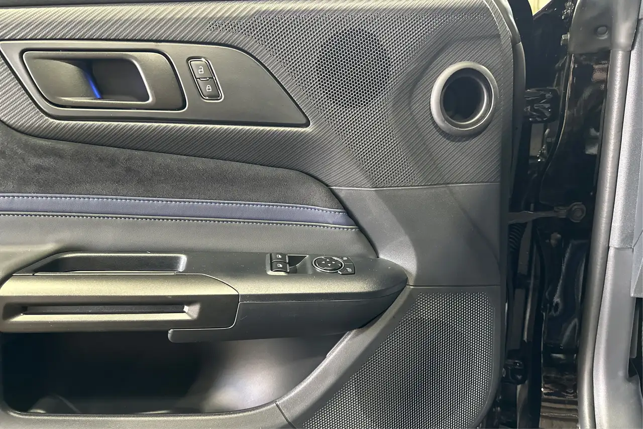Ford Mustang - Image 28