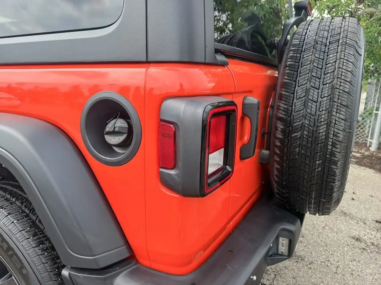 Jeep Wrangler - Image 11