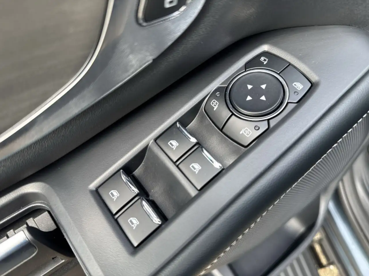 Ford Expedition - Image 15