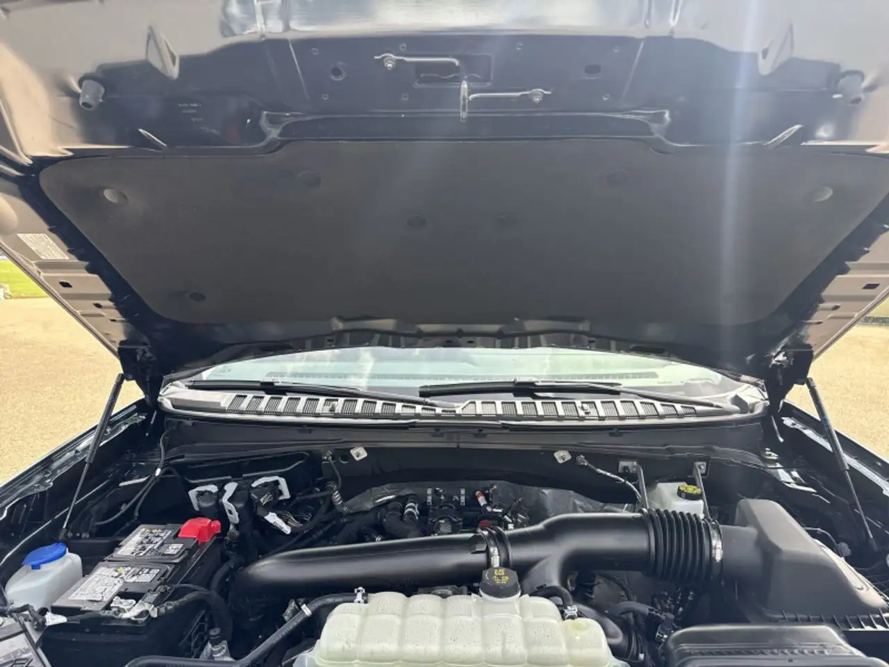Ford Expedition - Image 18