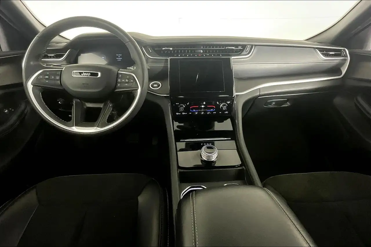 Jeep Grand Cherokee - Image 15